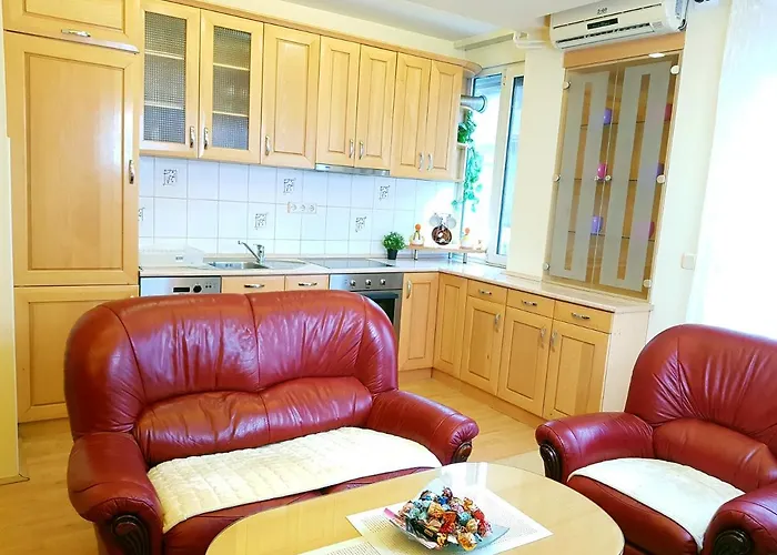 アパート Harmony スメデレヴォ